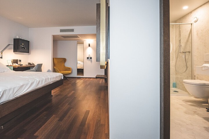 Room 44 of 105