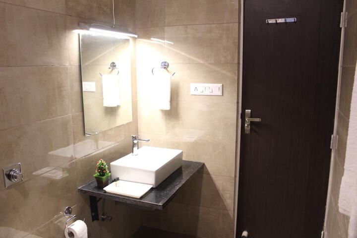 Room 30 of 53