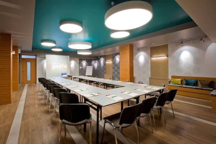 Business Center 42 of 47