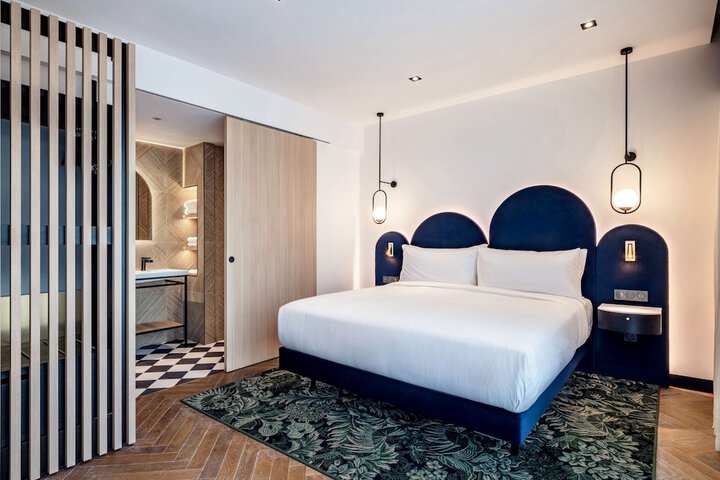 Room 3 of 48