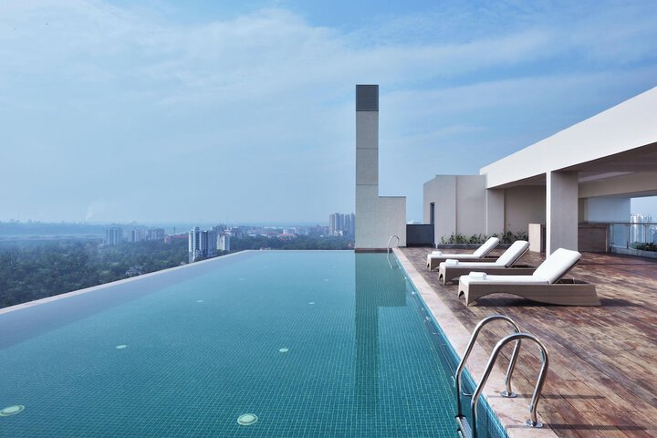 Pools & Facilities