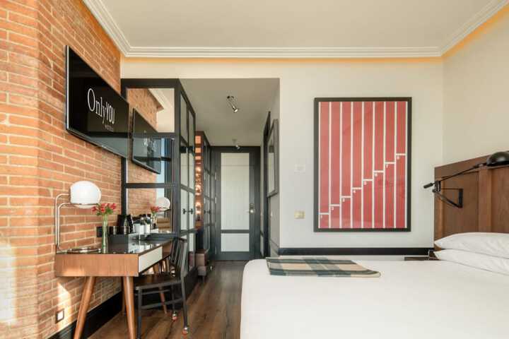 Room 28 of 66