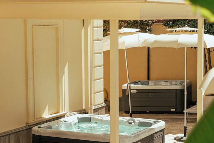 Hot Tub 45 of 87