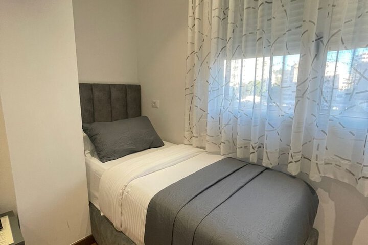 Room 6 of 35