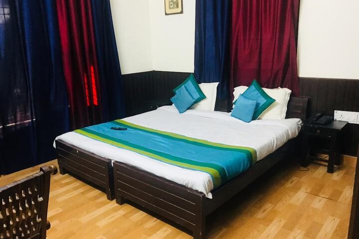 Room 2 of 8