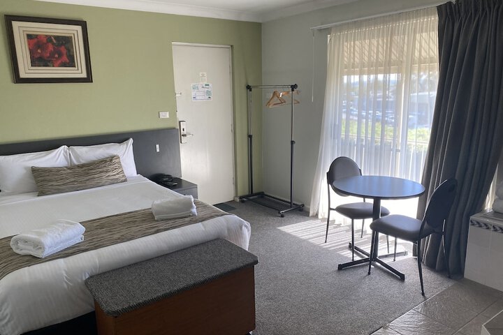 Room 10 of 26
