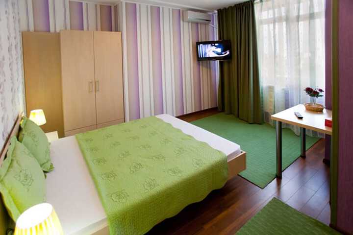 Room 8 of 65