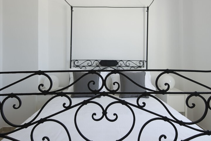 Room 2 of 80