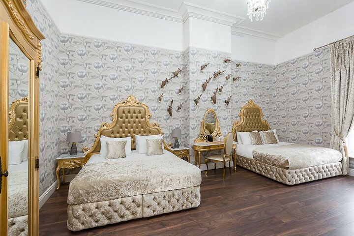 Room 15 of 99