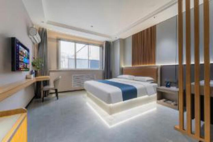 Room 13 of 15