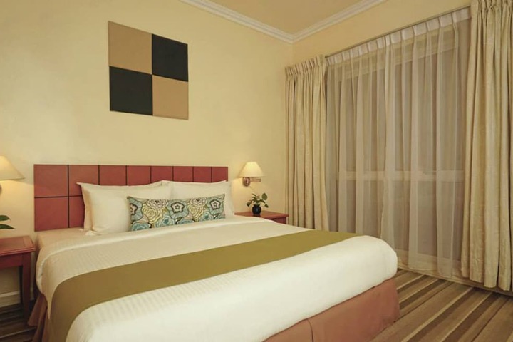 Room 3 of 37