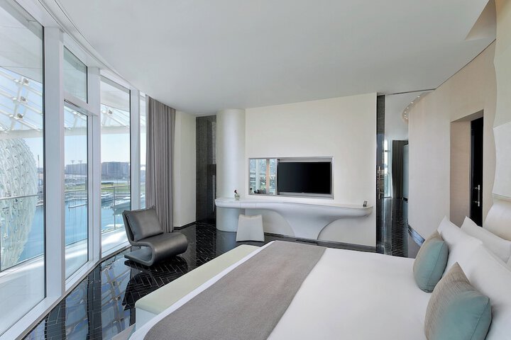 Room 10 of 136