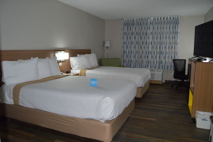 2 Double Beds (1 of 3)