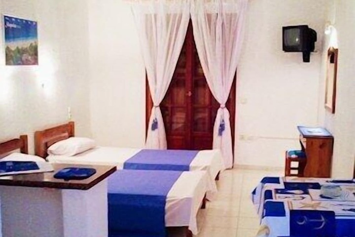 Room 2 of 33