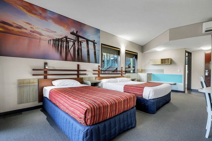 Room 14 of 90