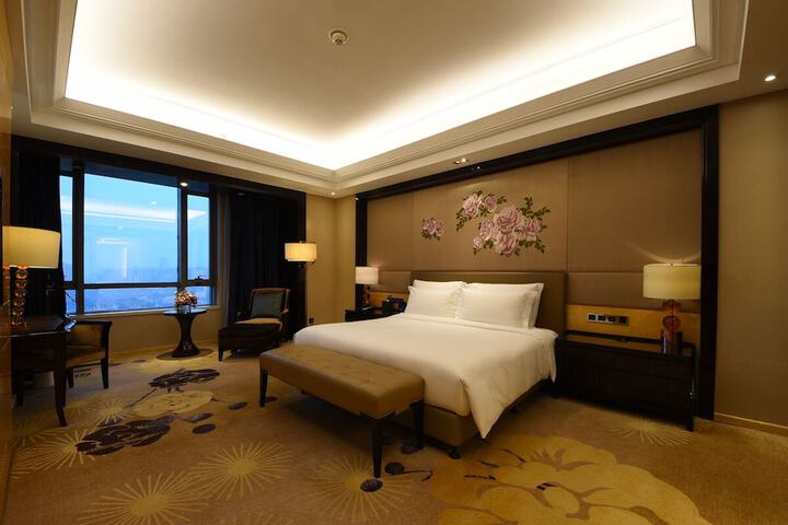 Room 15 of 100