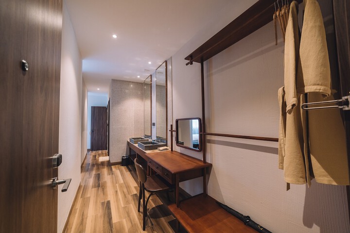 Room 141 of 210