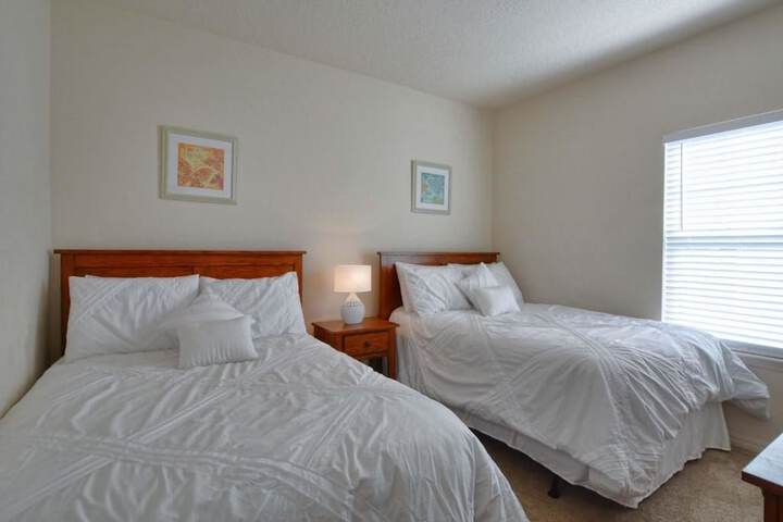 Room 5 of 33