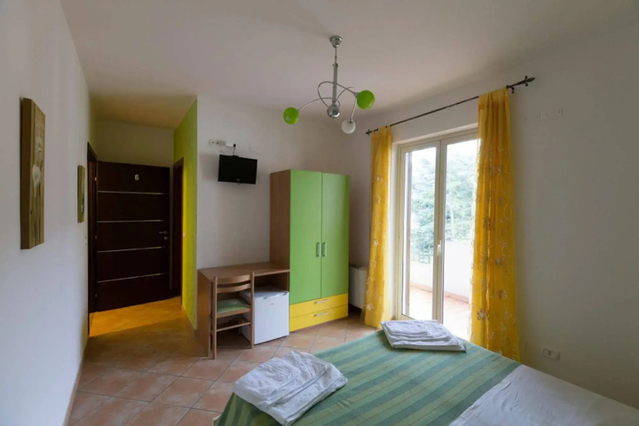Room 3 of 12