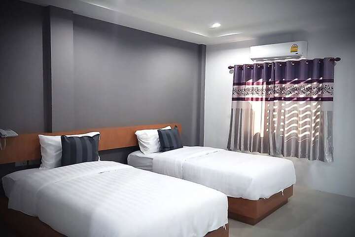 Room 9 of 17