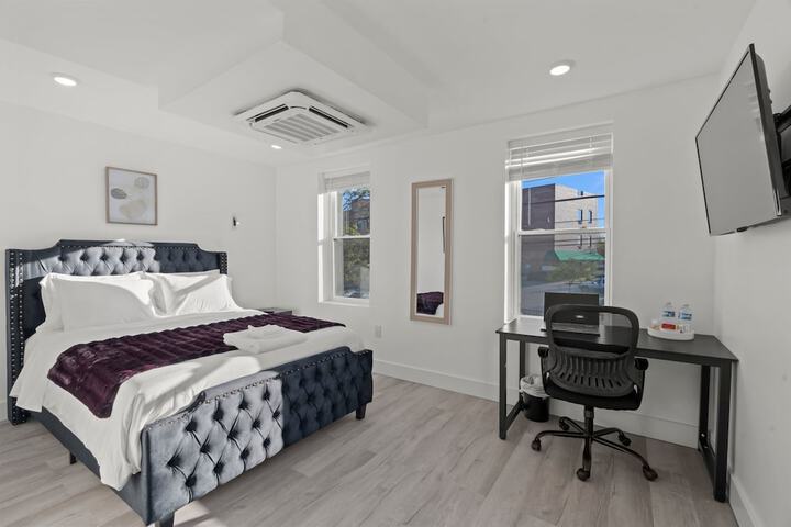 Room 32 of 82