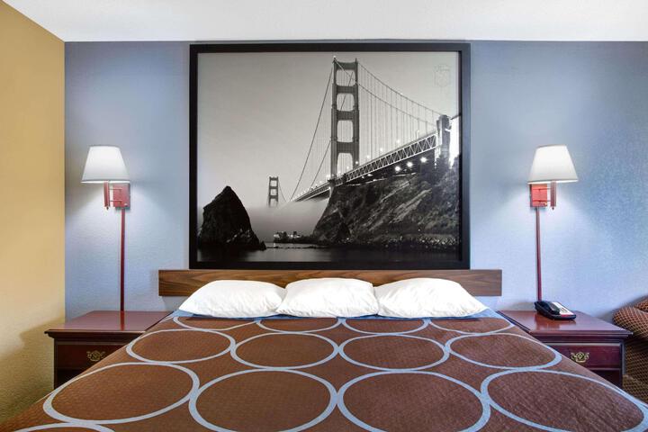 1 King Bed (11 of 11)