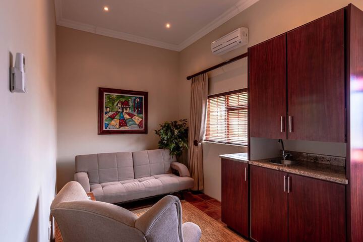 Room 10 of 100