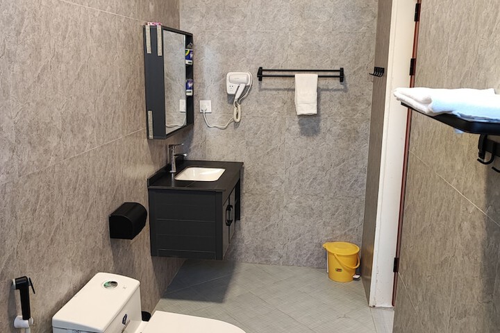 Room 7 of 9