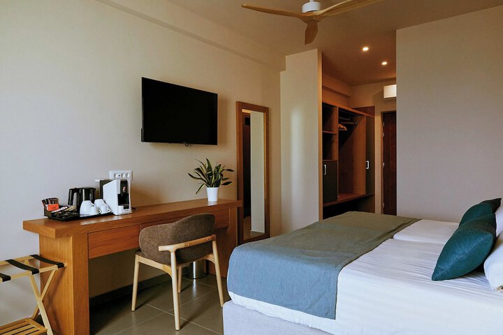Room 37 of 136