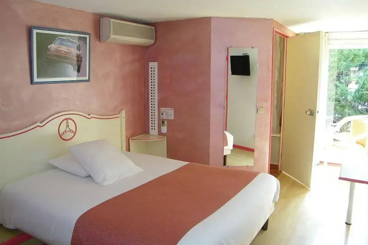 Room 4 of 20