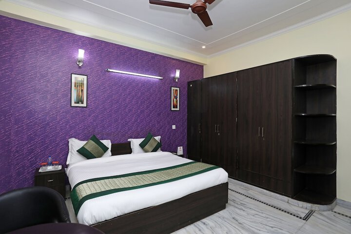 Room 10 of 18