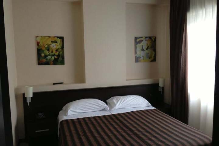 Room 4 of 34