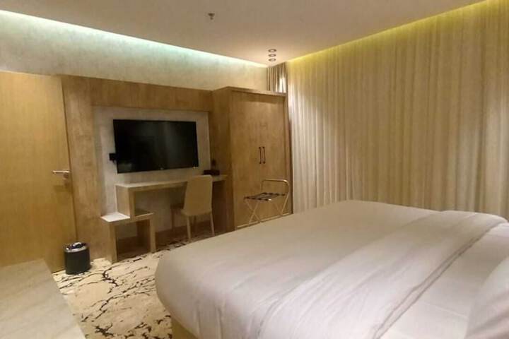 Room 10 of 38