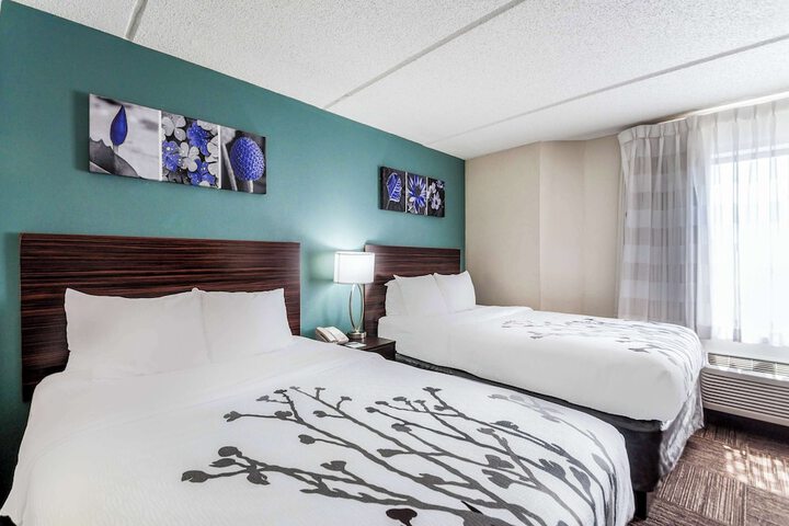 Queen Bed Accessible (12 of 12)