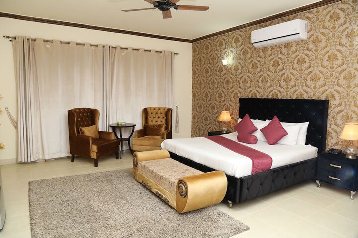 Photo of The Westin Suites Hotel