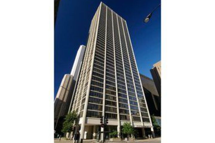 Corporate Suites Network at Columbus Plaza in Chicago, IL