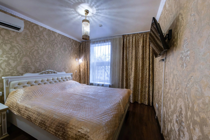 Room 8 of 22