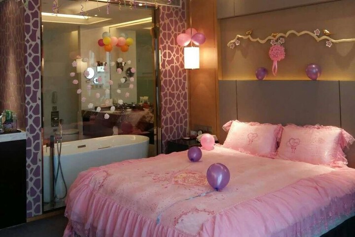 Room 28 of 70