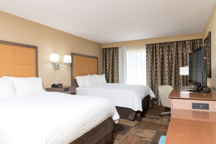 2 Queen Beds (5 of 12)