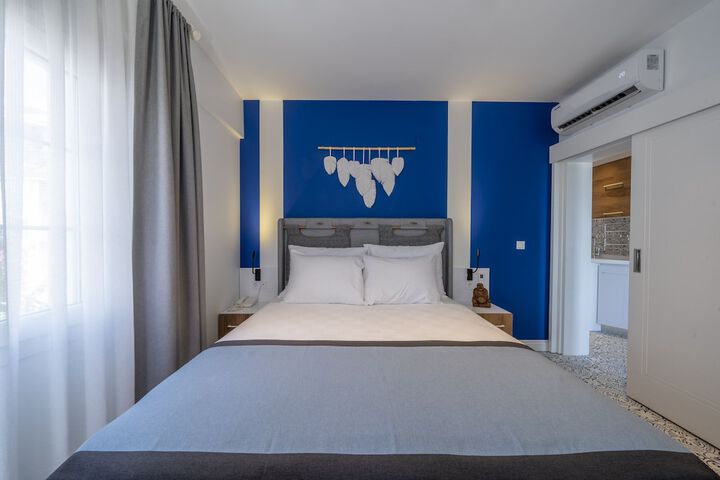 Room 4 of 68