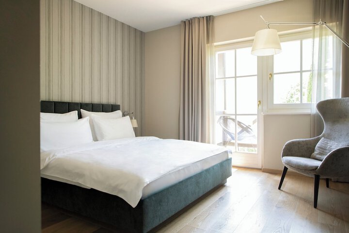 Room 32 of 84