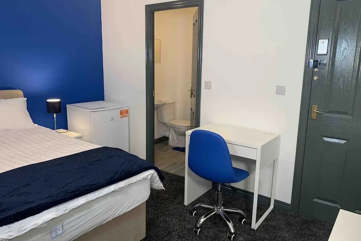 Room 4 of 13