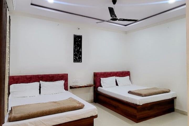 Room 6 of 10