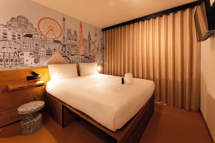 Room 43 of 89