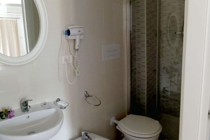 Room 16 of 27