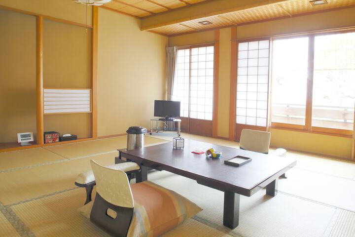 Room 16 of 99