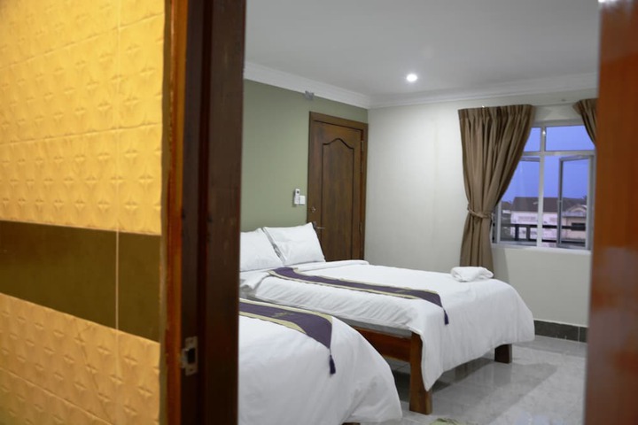 Room 3 of 44
