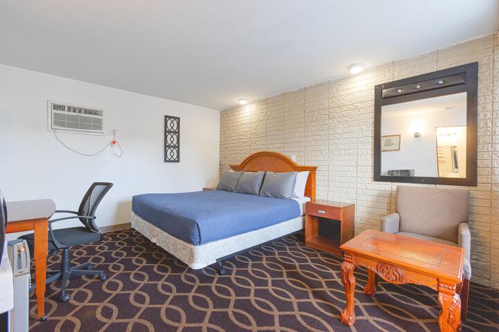 1 King Bed (8 of 12)