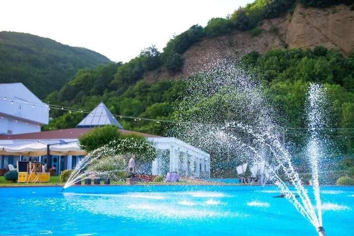 Pool 70 of 104