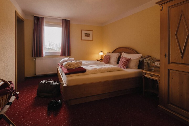 Room 3 of 43